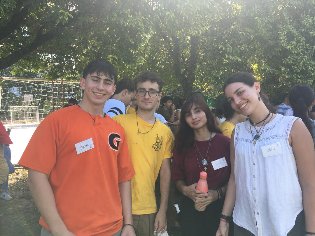 Con algunos de los chicos Gracias por rezar