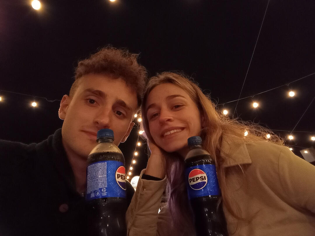 la emi y yo hacia frio pero estaba hermosa la noche